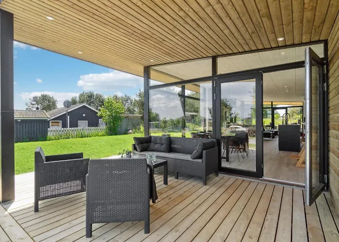 Gorgeous In With Kitchen Holiday home